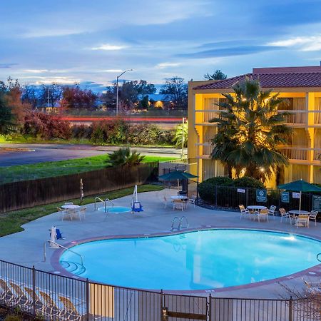 La Quinta By Wyndham Redding Hotel Exterior photo