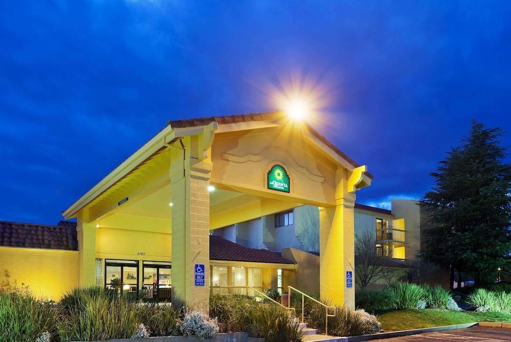 La Quinta By Wyndham Redding Hotel Exterior photo