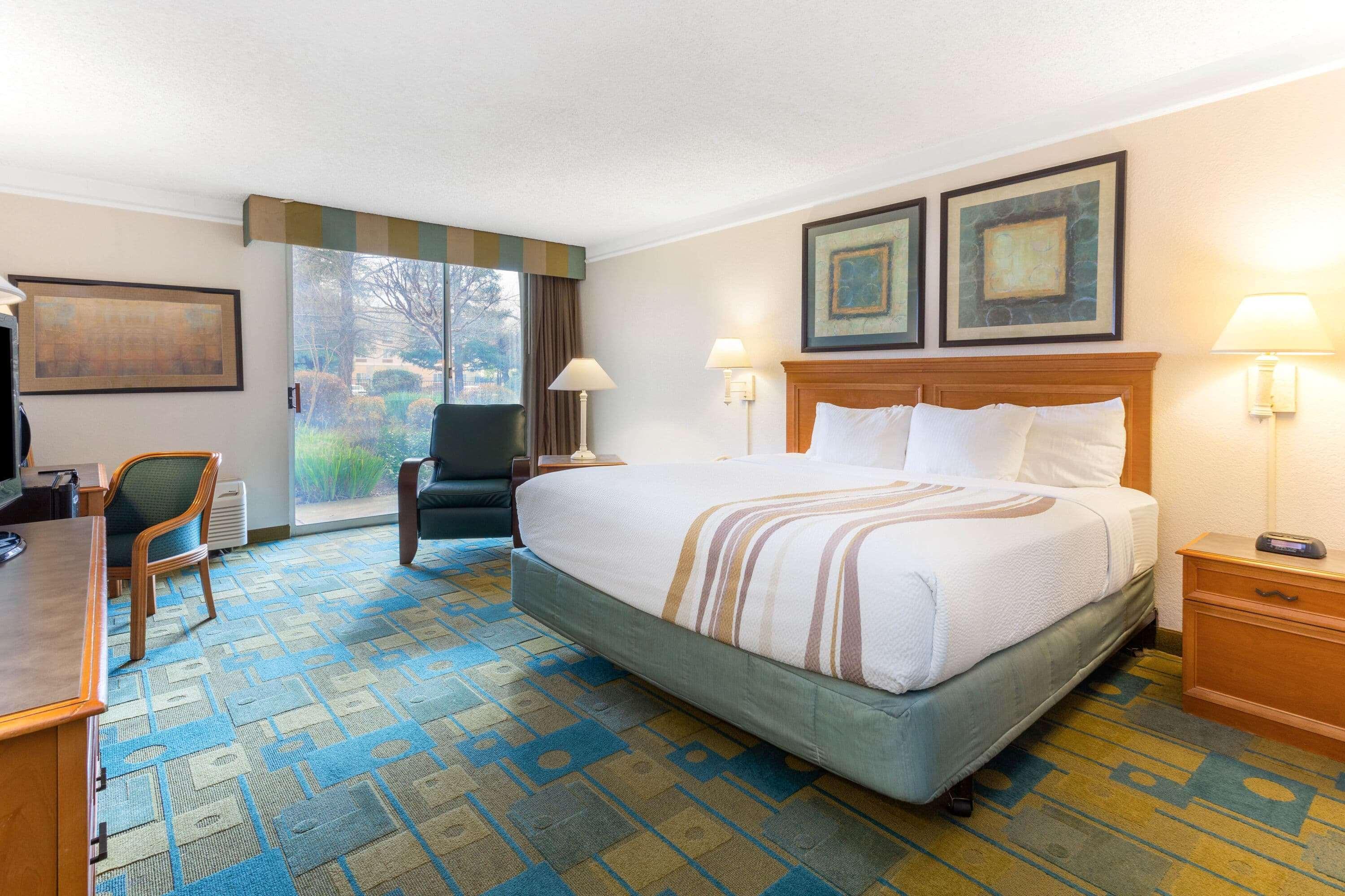 La Quinta By Wyndham Redding Hotel Exterior photo