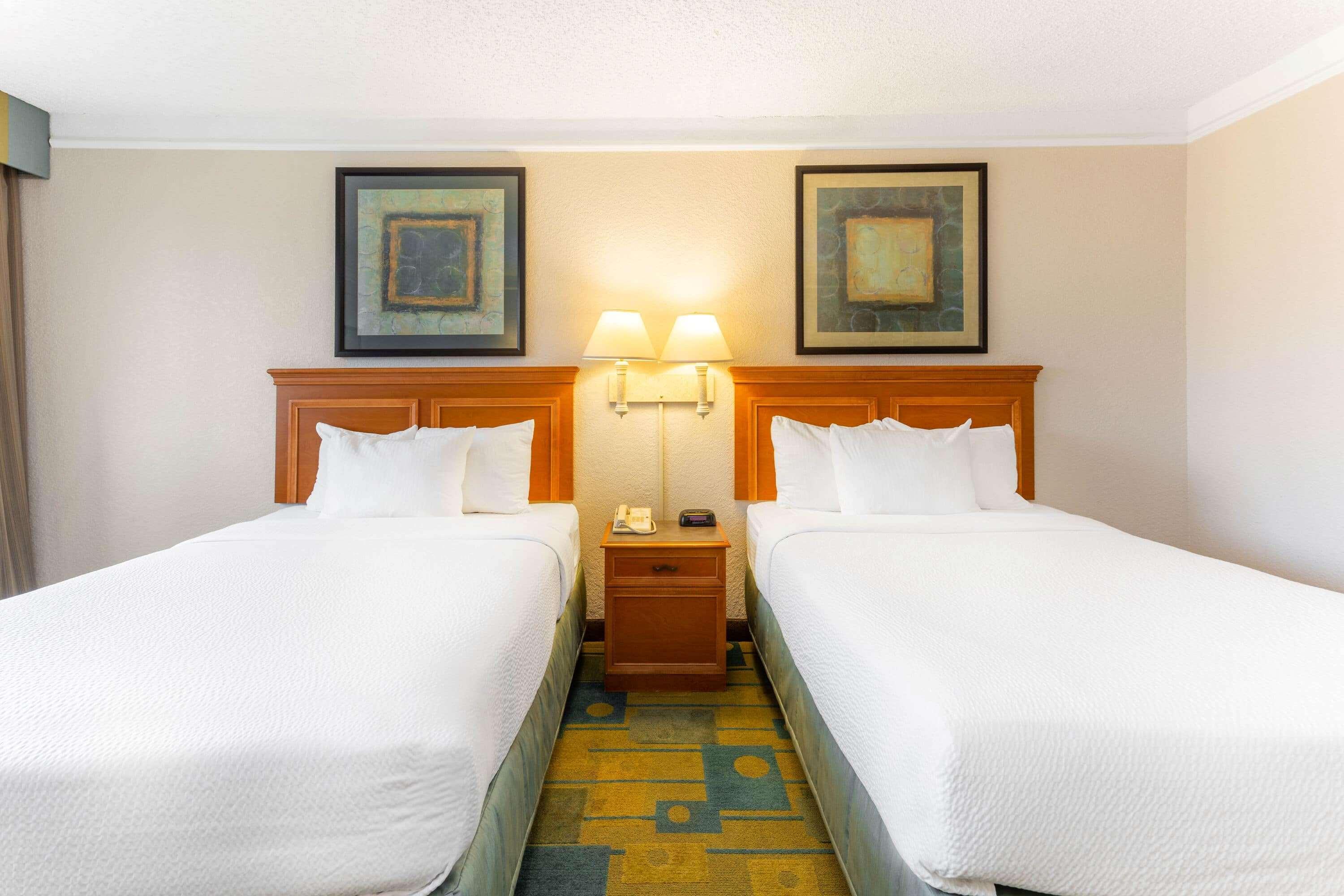 La Quinta By Wyndham Redding Hotel Exterior photo