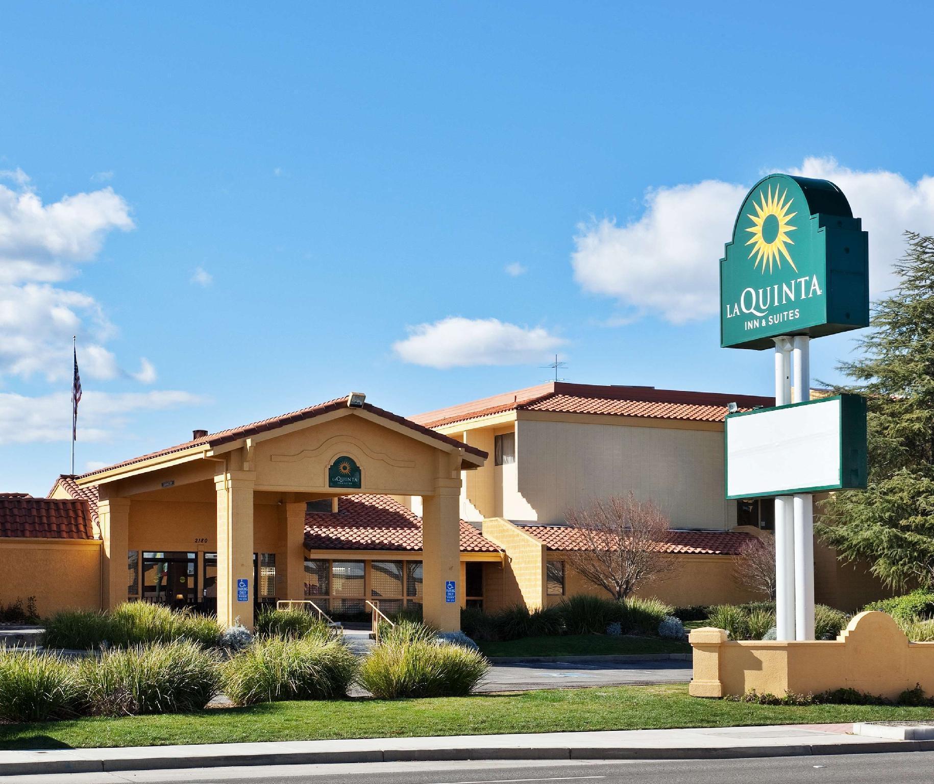 La Quinta By Wyndham Redding Hotel Exterior photo