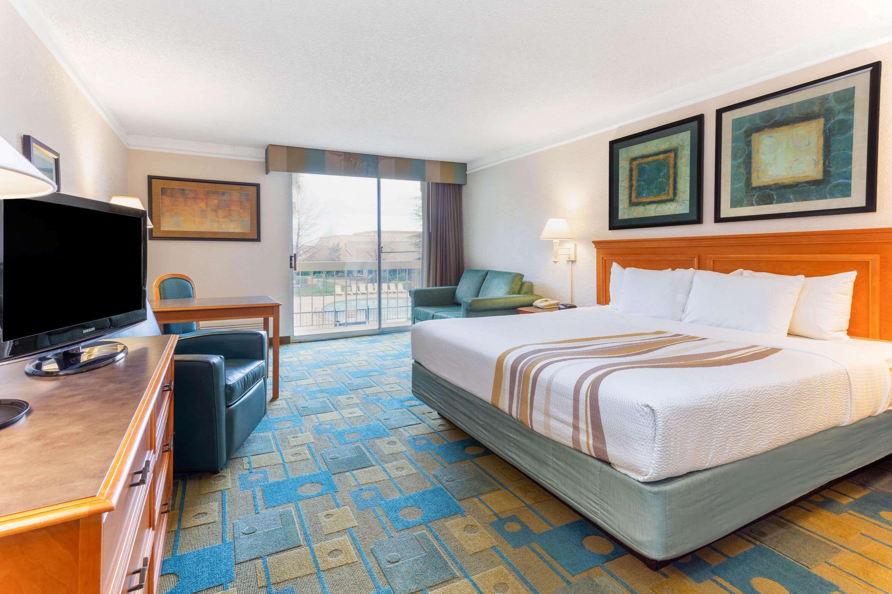 La Quinta By Wyndham Redding Hotel Exterior photo