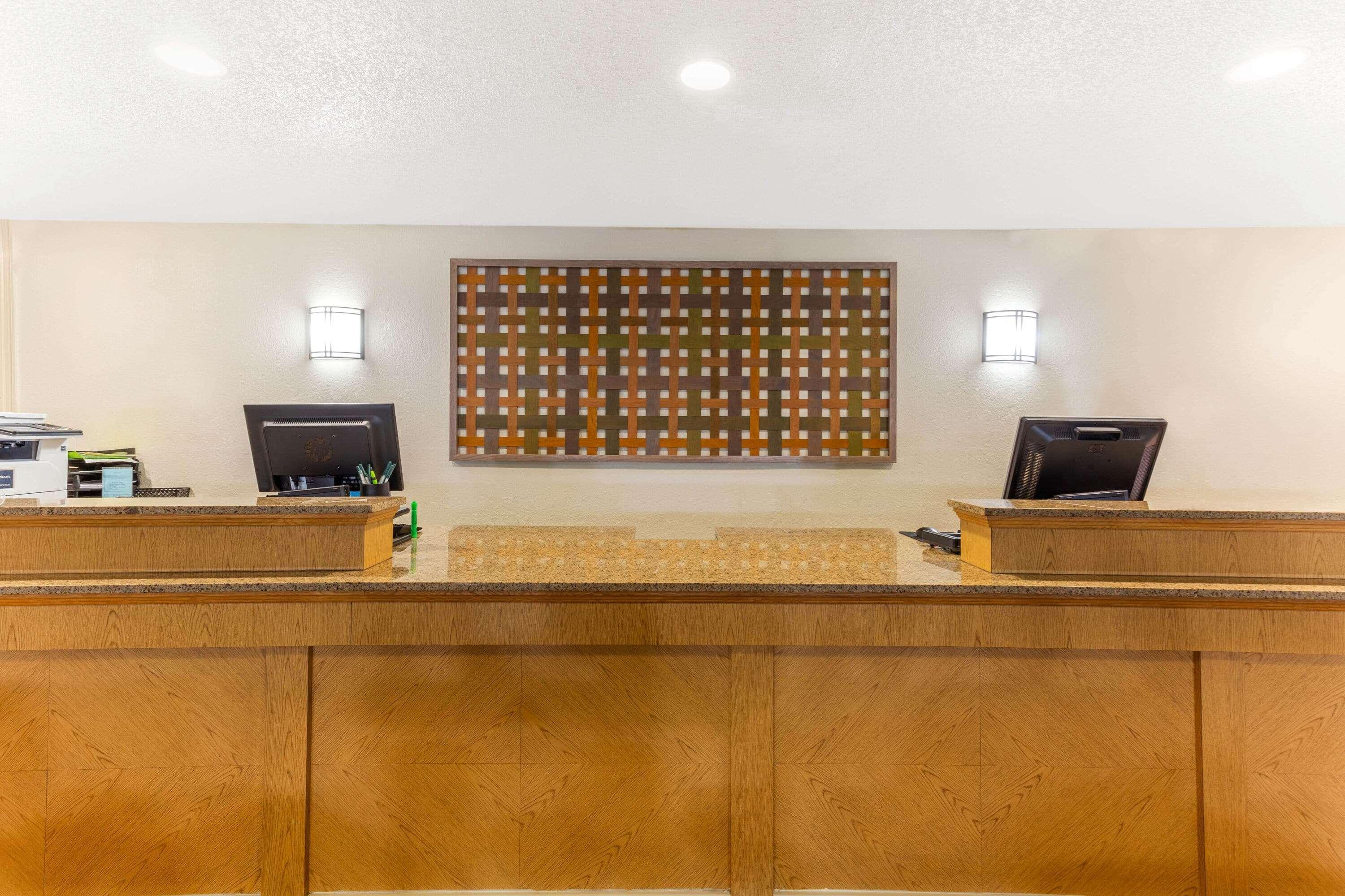 La Quinta By Wyndham Redding Hotel Exterior photo