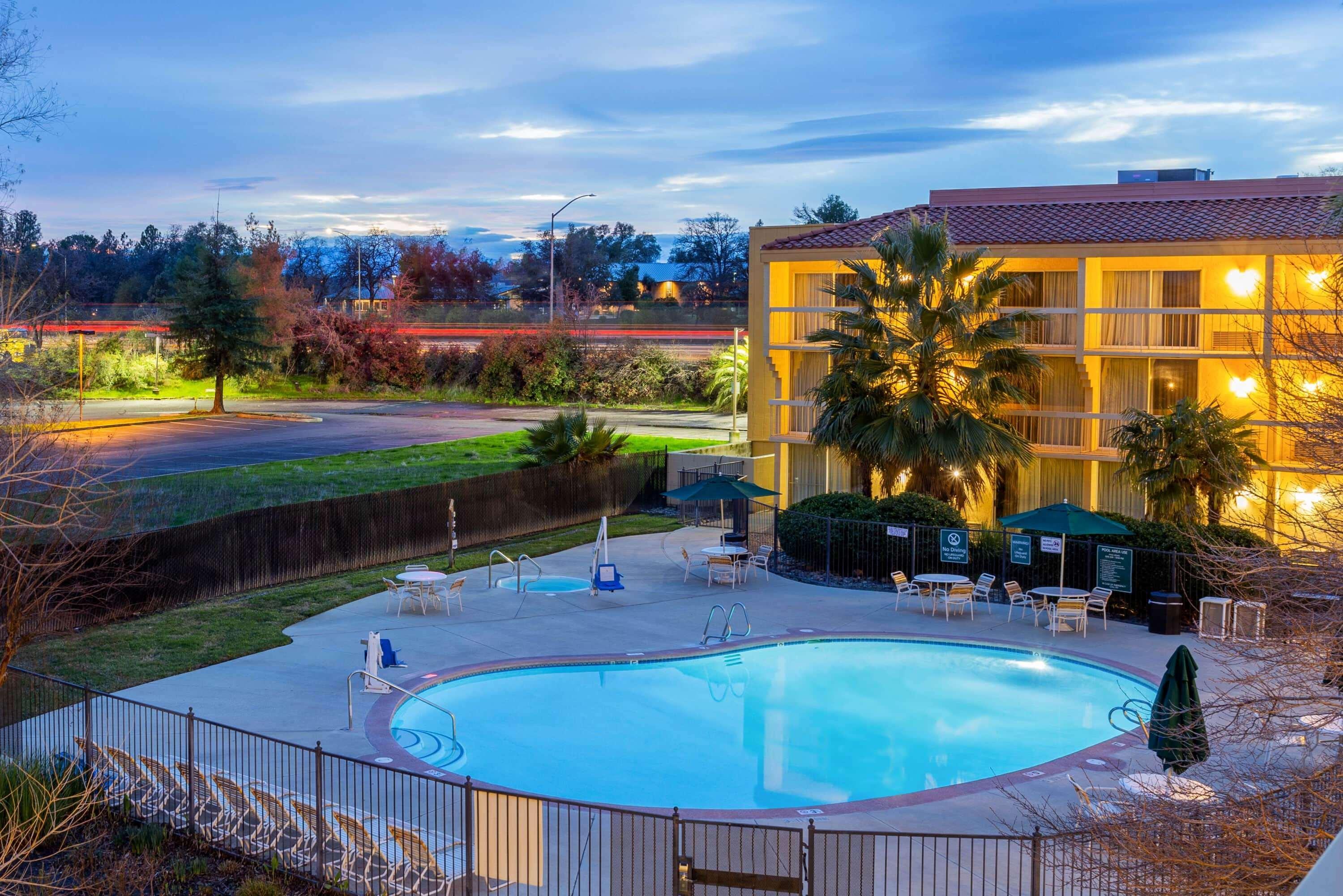 La Quinta By Wyndham Redding Hotel Exterior photo