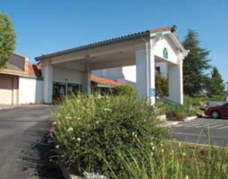 La Quinta By Wyndham Redding Hotel Exterior photo
